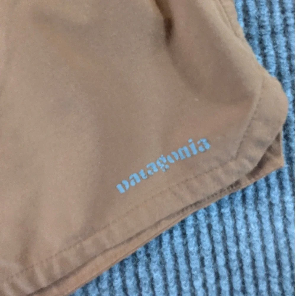 Patagonia Nine Trails Shorts Mens Tan Brown Zipper Pockets Gorpcore Hiking L